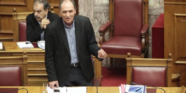Σταθάκης: Θα έχουν κλείσει τα προαπαιτούμενα ως το τέλος του μήνα
