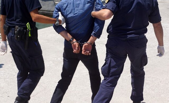 Αστυνομικός της Ασφάλειας Γιαννιτσών συμμετείχε σε κύκλωμα αρχαιοκαπήλων