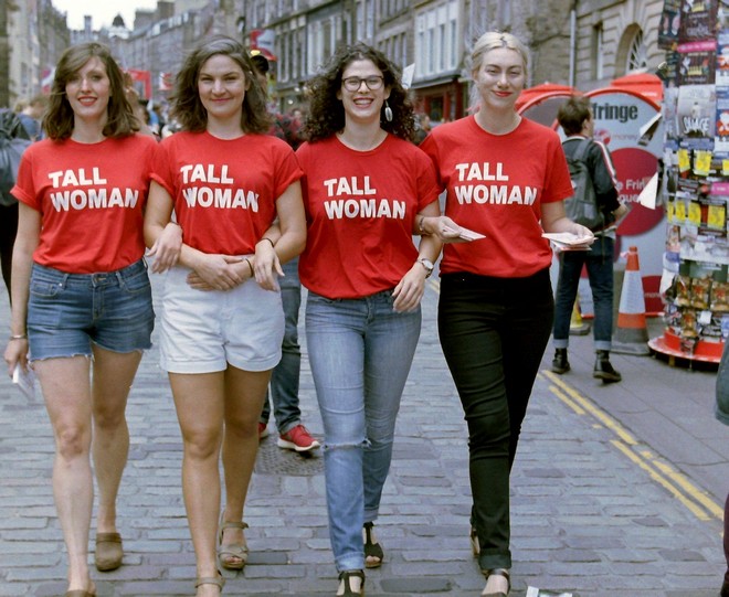 2 woman in the world. Миранда керр улыбка. Разные женщины. Самая влиятельная женщина в мире. Две женщины.