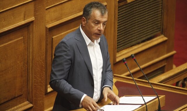 Θεοδωράκης: Η Βουλή είπε όχι στην εξαπάτηση. Ηττηθήκατε