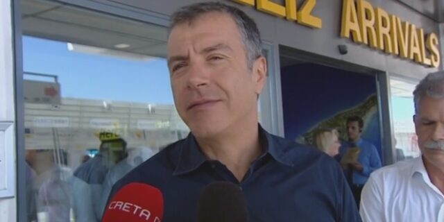 Θεοδωράκης: Γραφειοκρατική και συντηρητική η πρόταση Τσίπρα για το Σύνταγμα