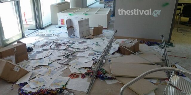 Αντιεξουσιαστές χωρίς σύνορα. Έσπασαν το Δημαρχείο Θεσσαλονίκης