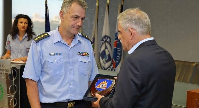 Τους γενναίους πιλότους του Canadair τίμησε ο Τόσκας