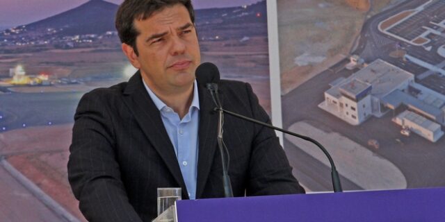 Αυτό το αεροδρόμιο δεν είναι μακέτο: Πολιτική σύγκρουση μέσω Πάρου