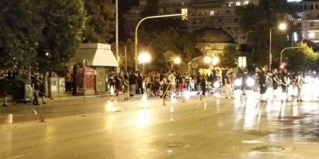 Θεσσαλονίκη: Με το πέρας της πορείας τους οι αντιεξουσιαστές κατέλαβαν το Τμήμα Καλών Τεχνών του ΑΠΘ