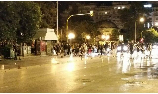 Θεσσαλονίκη: Με το πέρας της πορείας τους οι αντιεξουσιαστές κατέλαβαν το Τμήμα Καλών Τεχνών του ΑΠΘ