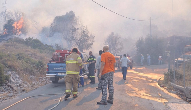 Μεγάλη φωτιά στη Χίο. Σε κατάσταση έκτακτης ανάγκης το νησί
