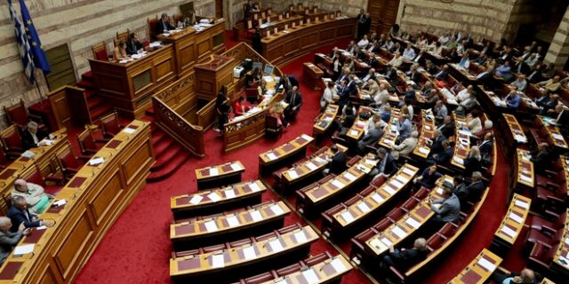 LIVE EIKONA: Μάχη για το σχέδιο Χ του Βαρουφάκη