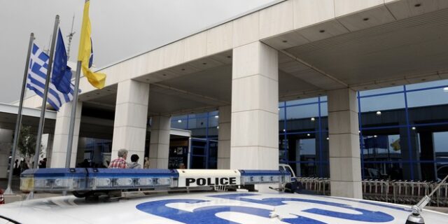 Εισβολή μελών του Ρουβίκωνα στο γκισέ της ΕL Al στο Βενιζέλος