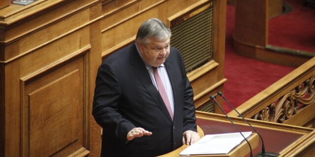 Βενιζέλος: O Τσίπρας ακολουθεί την Κωνσταντοπούλου