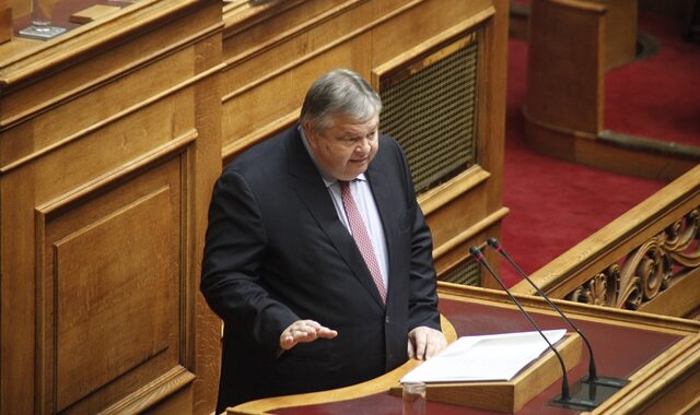 Βενιζέλος: O Τσίπρας ακολουθεί την Κωνσταντοπούλου