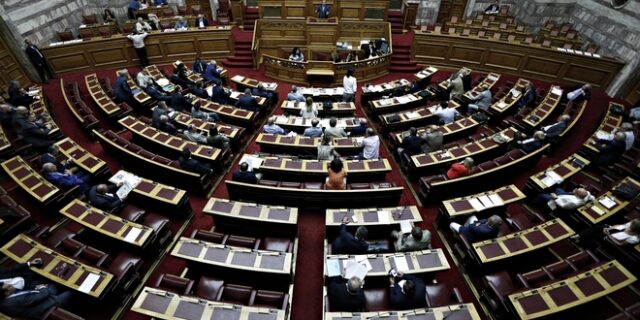 Αντιδράσεις προκαλεί τροπολογία για τη διαμονή συνοδών πρωθυπουργού, Προέδρου της Δημοκρατίας και υπουργών