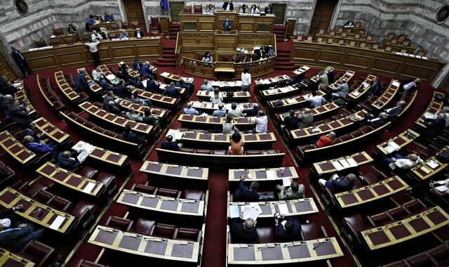 Αντιδράσεις προκαλεί τροπολογία για τη διαμονή συνοδών πρωθυπουργού, Προέδρου της Δημοκρατίας και υπουργών