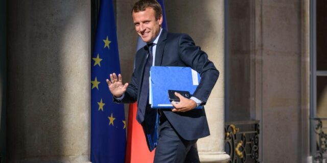 Παραιτείται ο Γάλλος υπουργός Οικονομίας Μακρόν