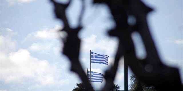 Financial Times: Η Ελλάδα εκπλήσσει με την οικονομική της ανάπτυξη