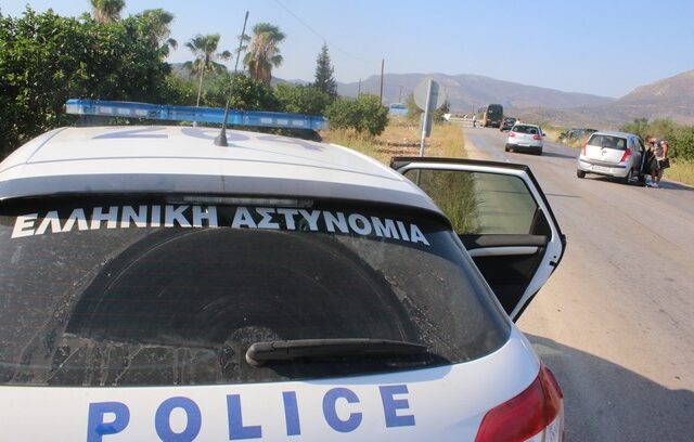 Διακινητές προσέκρουσαν σε κολώνα της ΔΕΗ κατά τη διάρκεια καταδίωξης