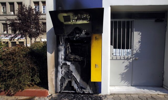 Ανατίναξαν ΑΤΜ στο Πόρτο Ράφτη