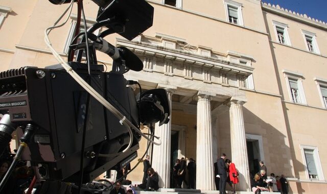 7 στους 10 λένε ‘ναι’ στο διαγωνισμού για τις τηλεοπτικές άδειες