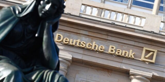Deutsche Bank: Απολύσεις και λουκέτο σε καταστήματα θέλει η κυβέρνηση