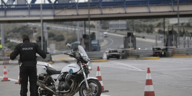 ‘Ρουβίκωνες’ έκαναν γυαλιά-καρφιά τα διόδια Κιάτου στην Εθνική Οδό