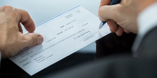 Αύξηση σημείωσαν οι ακάλυπτες επιταγές τον Ιούλιο