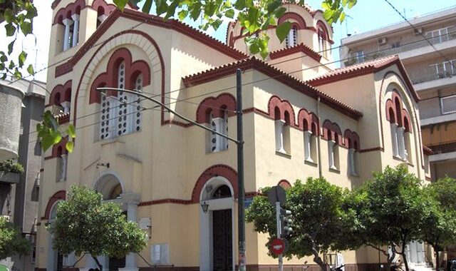 Νέοι βανδαλισμοί εκκλησιών από αντιεξουσιαστές στο κέντρο της Αθήνας