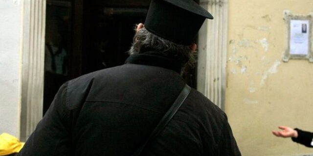 Σοκ: Ιερέας προσπάθησε να αποπλανήσει 15χρονη μέσω facebook