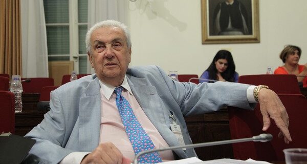 Ανοιχτή κόντρα πια Μαξίμου- Κοντομηνά