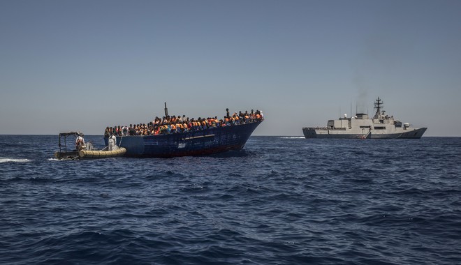 Επιχείρηση διάσωσης για δεκάδες μετανάστες ανοιχτά της Πύλου