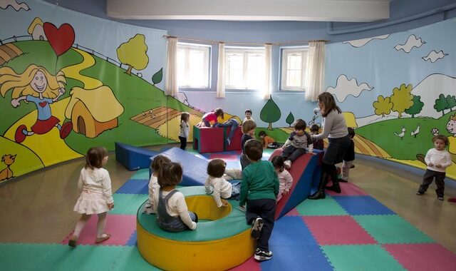 Ανανέωση συμβάσεων και νομοθετικές παρεμβάσεις για τους παιδικούς σταθμούς