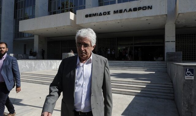 ‘Λασπολογίες’ για την παραίτηση Κοσμάτου