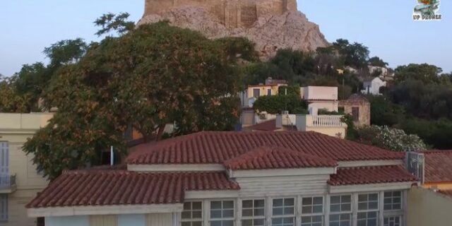 Βίντεο: Πλάκα, Αναφιώτικα. Το ‘νησί’ της Αθήνας από ψηλά