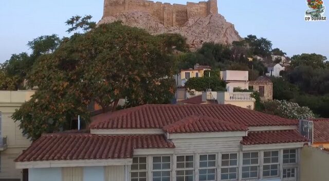Βίντεο: Πλάκα, Αναφιώτικα. Το ‘νησί’ της Αθήνας από ψηλά