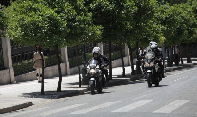 Στο δρόμο επιστρέφουν 700 αστυνομικοί. Αποδεσμεύονται από τους VIP