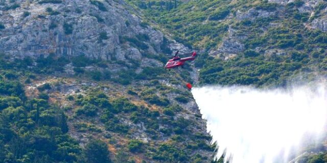 Πυρκαγιά σε δασική έκταση σε Δράμα και Καλαμπάκα. Που αλλού επιχειρούν οι πυροσβέστες