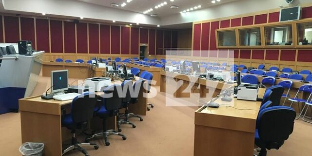 Τηλεοπτικές άδειες: Στα ‘θρανία’ για την ‘εικονική δημοπρασία’ οι καναλάρχες