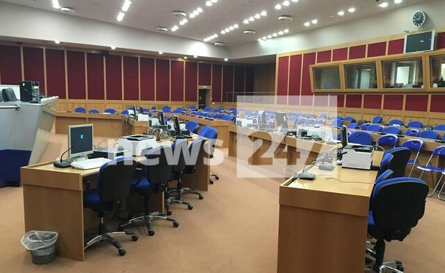 Τηλεοπτικές άδειες: Στα ‘θρανία’ για την ‘εικονική δημοπρασία’ οι καναλάρχες