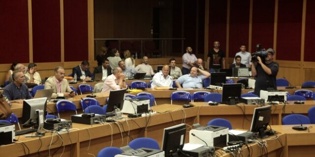 Τηλεοπτικές άδειες: Μετά την πρώτη μάχη