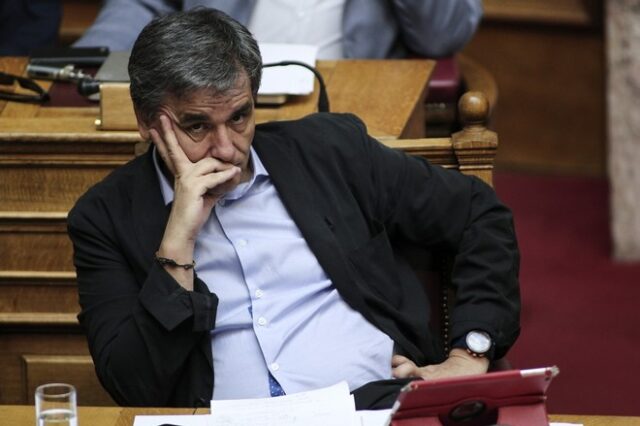 Δύσκολες ισορροπίες για το οικονομικό επιτελείο