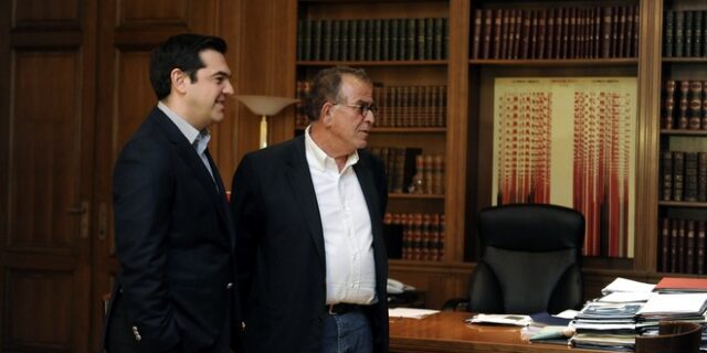 Μουζάλας: Να σεβαστούν οι πρόσφυγες τους νόμους της χώρας