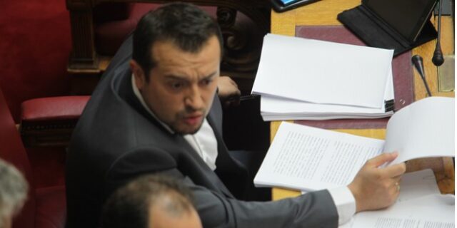 Σύσκεψη για το θέμα των τηλεοπτικών αδειών στη Βουλή