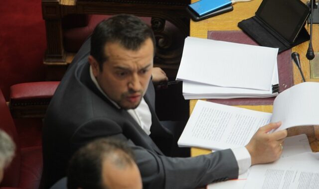 Σύσκεψη για το θέμα των τηλεοπτικών αδειών στη Βουλή