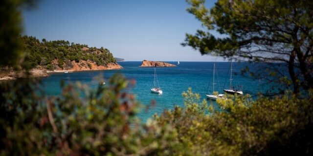 Κολυμπήστε άφοβα, λέει το ΥΠΕΝ: Εξαιρετικής κατάστασης για κολύμβηση τα ελληνικά ύδατα