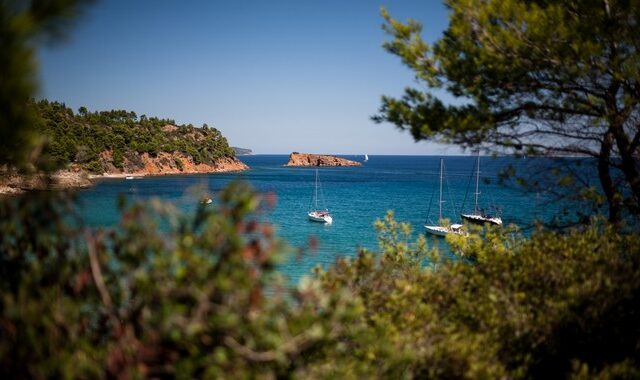 Κολυμπήστε άφοβα, λέει το ΥΠΕΝ: Εξαιρετικής κατάστασης για κολύμβηση τα ελληνικά ύδατα