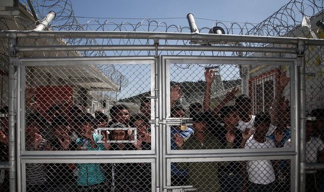 Αυξάνονται ξανά οι προσφυγικές ροές. Χιλιάδες παραμένουν στα νησιά