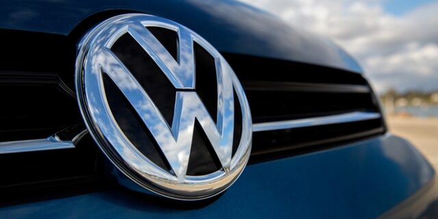 Volkswagen: Μειώνει την παραγωγή σε τρία εργοστάσια
