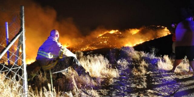 Σε ύφεση η πυρκαγιά στη Χίο