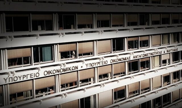 Το φράγμα των 100 δισ. ευρώ έσπασαν οι οφειλές στην εφορία