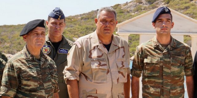 Αντιστράτηγος για Καμμένο: ‘Κύριε Υπουργέ πως νιώθετε όταν φοράτε τη στολή;’