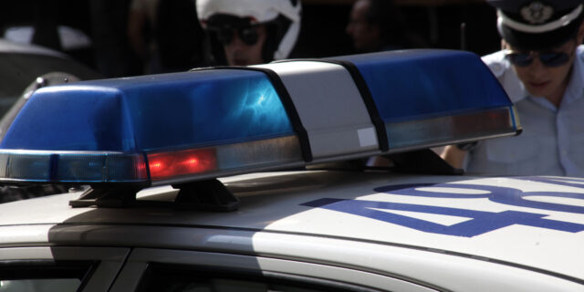Περιέλουσε με βενζίνη την μάνα του και αποπειράθηκε να την κάψει ζωντανή!